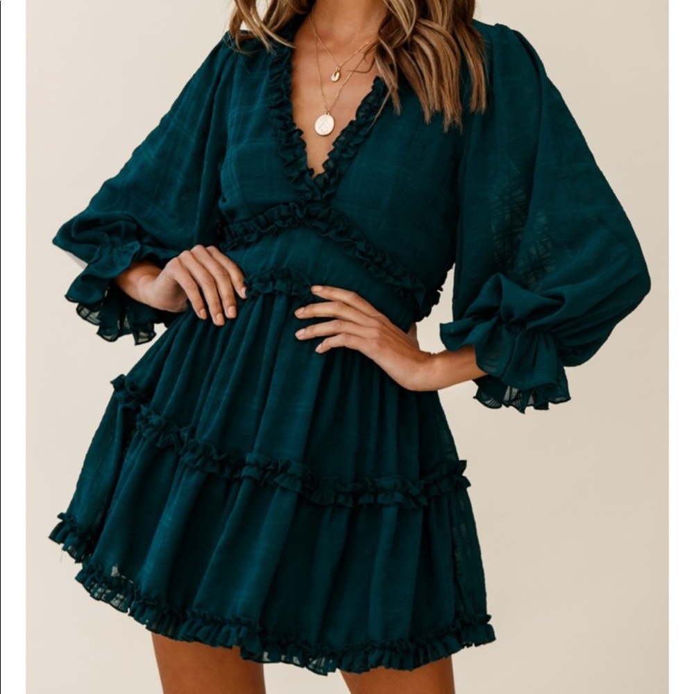 Selfie Leslie Green Balloon Sleeve Open Back Dress